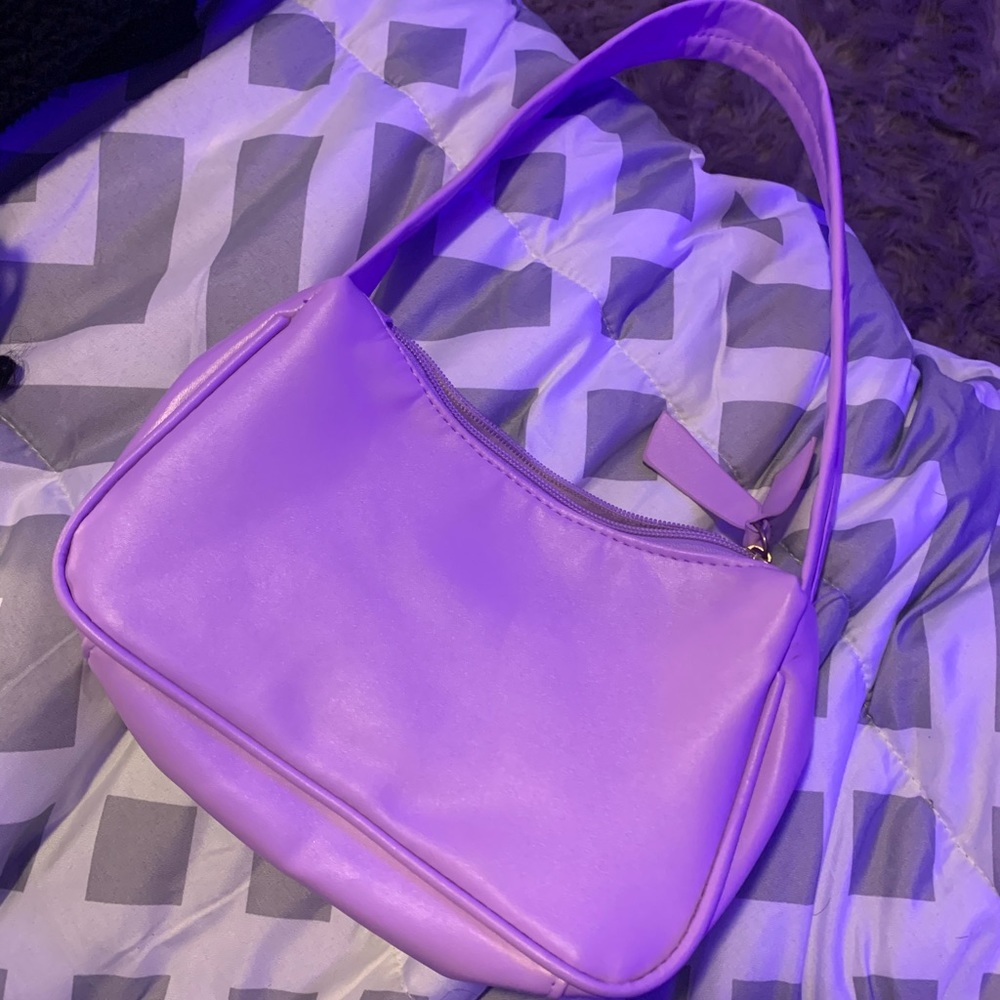 I am selling this lavender purse ! Its only been worn 2 times. very stylish